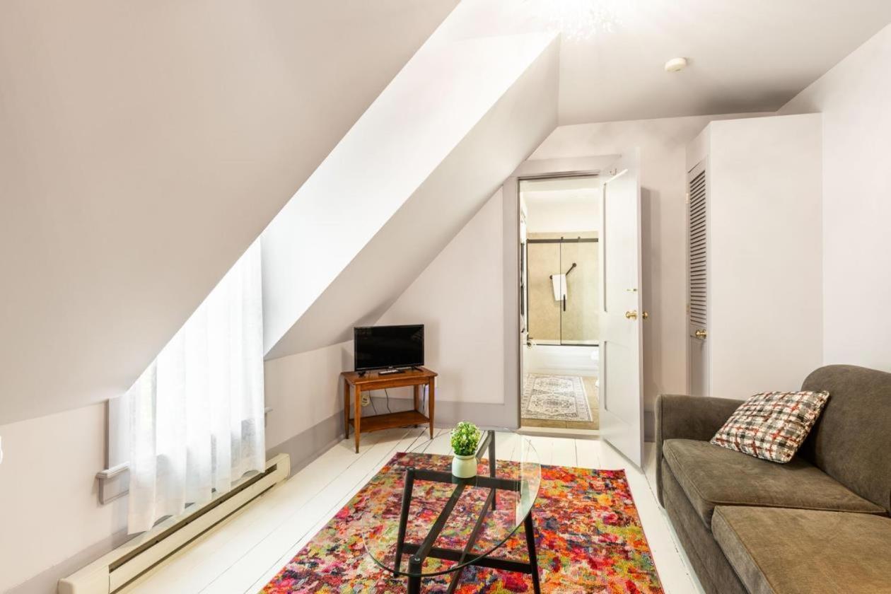 B&B Hillhouse Lac-Brome Bagian luar foto