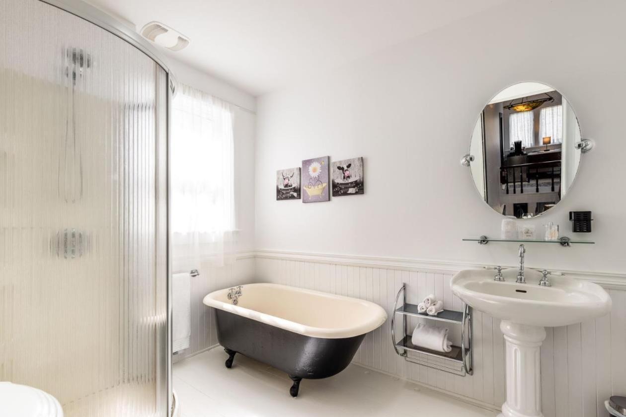 B&B Hillhouse Lac-Brome Bagian luar foto