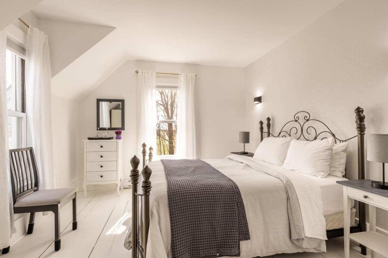 B&B Hillhouse Lac-Brome Bagian luar foto