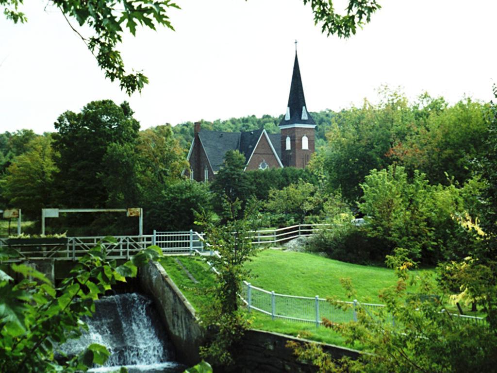 B&B Hillhouse Lac-Brome Bagian luar foto