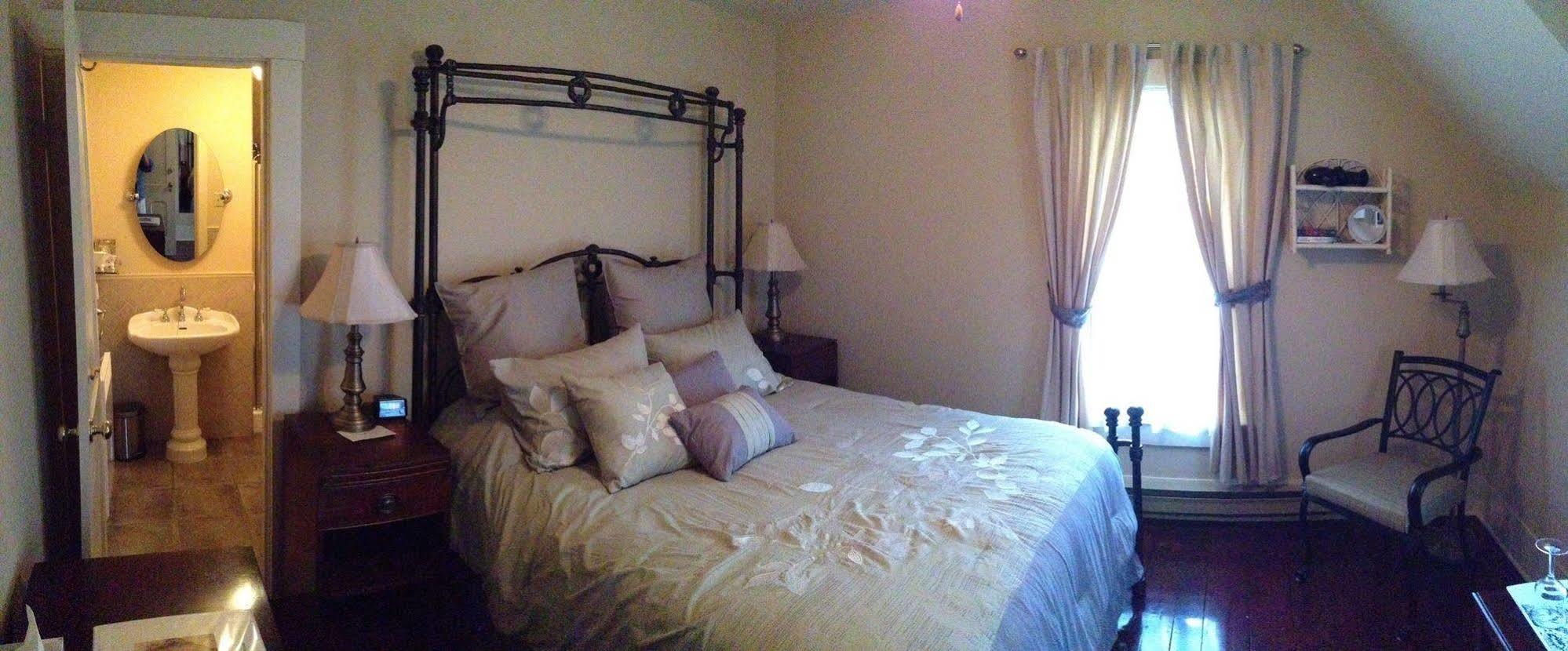B&B Hillhouse Lac-Brome Bagian luar foto
