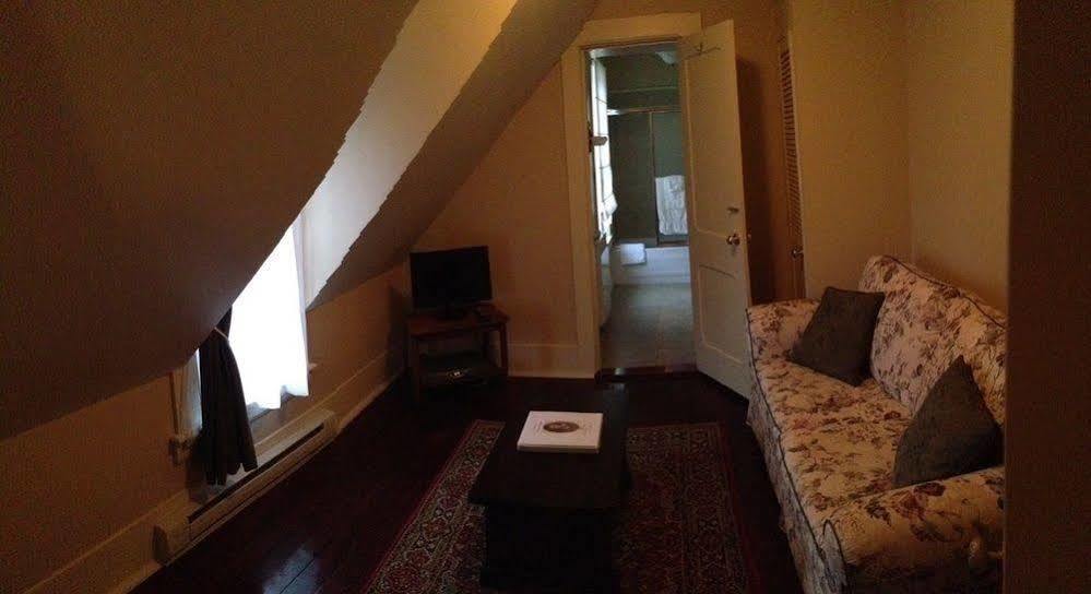 B&B Hillhouse Lac-Brome Bagian luar foto