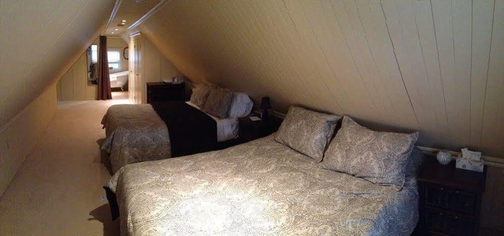 B&B Hillhouse Lac-Brome Bagian luar foto